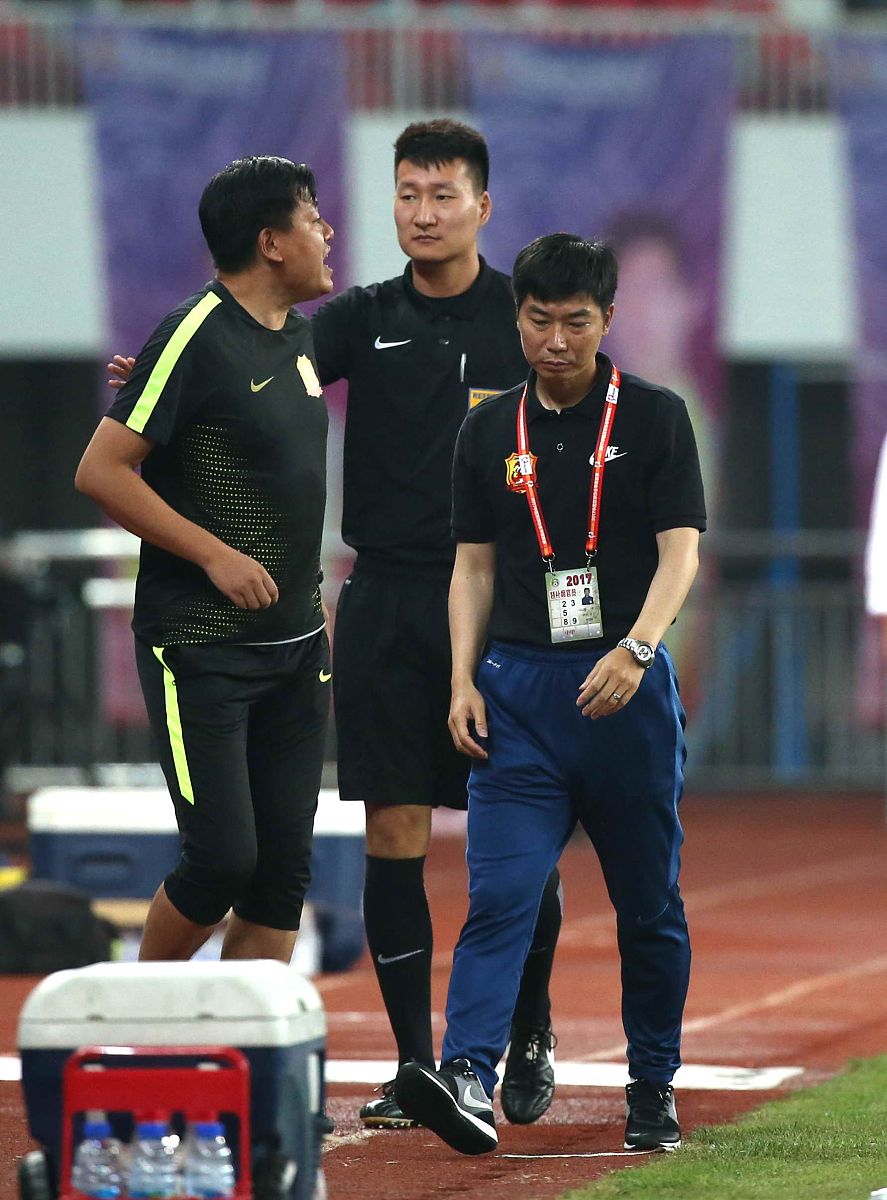 九游网页官网-孟菲斯灰熊训练开放日，赛后迎来里程碑引欢呼，国王杯在即，临场指挥获称赞(公牛送灰熊7连败)