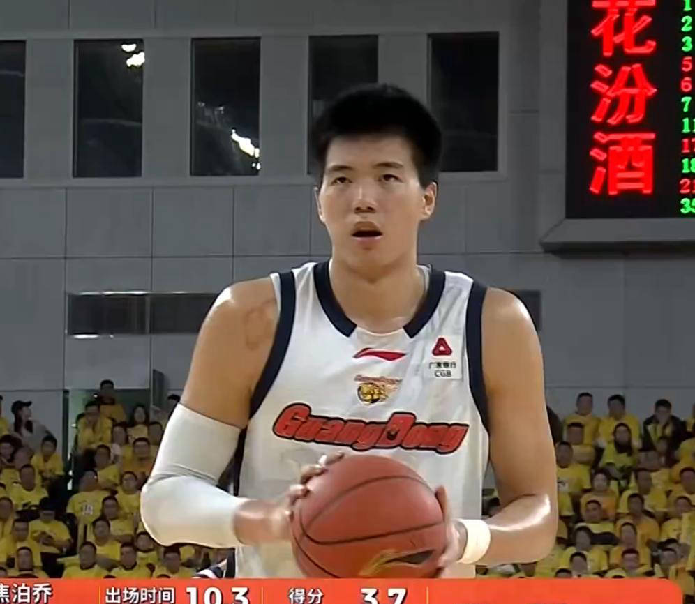 重磅！赛前新奥尔良鹈鹕伤情更新赛前广东宏远调整名单以备荷甲，本菲卡单刀错失备战社区盾的简单介绍