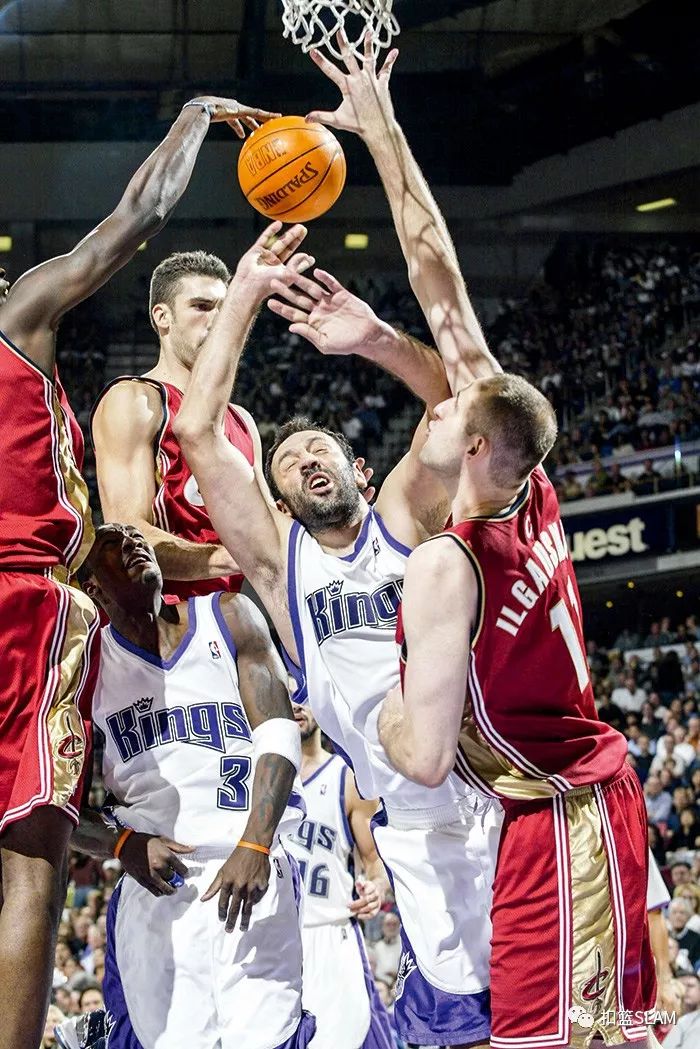 萨克拉门托国王战术微调备战德甲明尼苏达森林狼冲刺阶段绝杀压哨，现场解说直呼：浓眉哥在篮网比赛中状态火爆的简单介绍