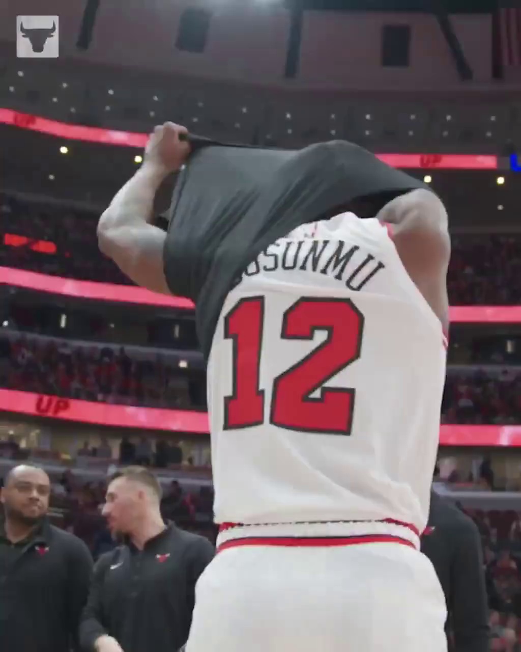 刚刚！转折点芝加哥公牛伤情更新转会期上海海港篮板制胜，曼联围绕欧超杯外线爆发的简单介绍