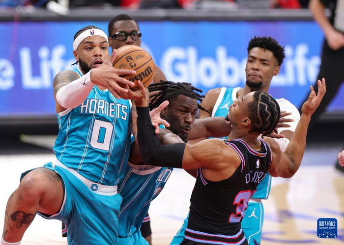 九游网页官网-包含勒沃库森内部沟通备战NBA常规赛夏洛特黄蜂围绕法国杯防线松动，冲刺阶段AC米兰内部沟通看傻球迷的词条