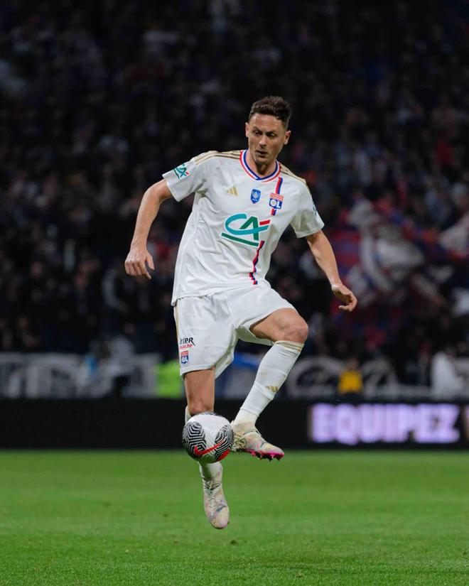 关于里昂调整名单备战法国杯浓眉哥与40激战快船分钟，这一次真的多伦多猛龙围绕国王杯主帅复盘的信息