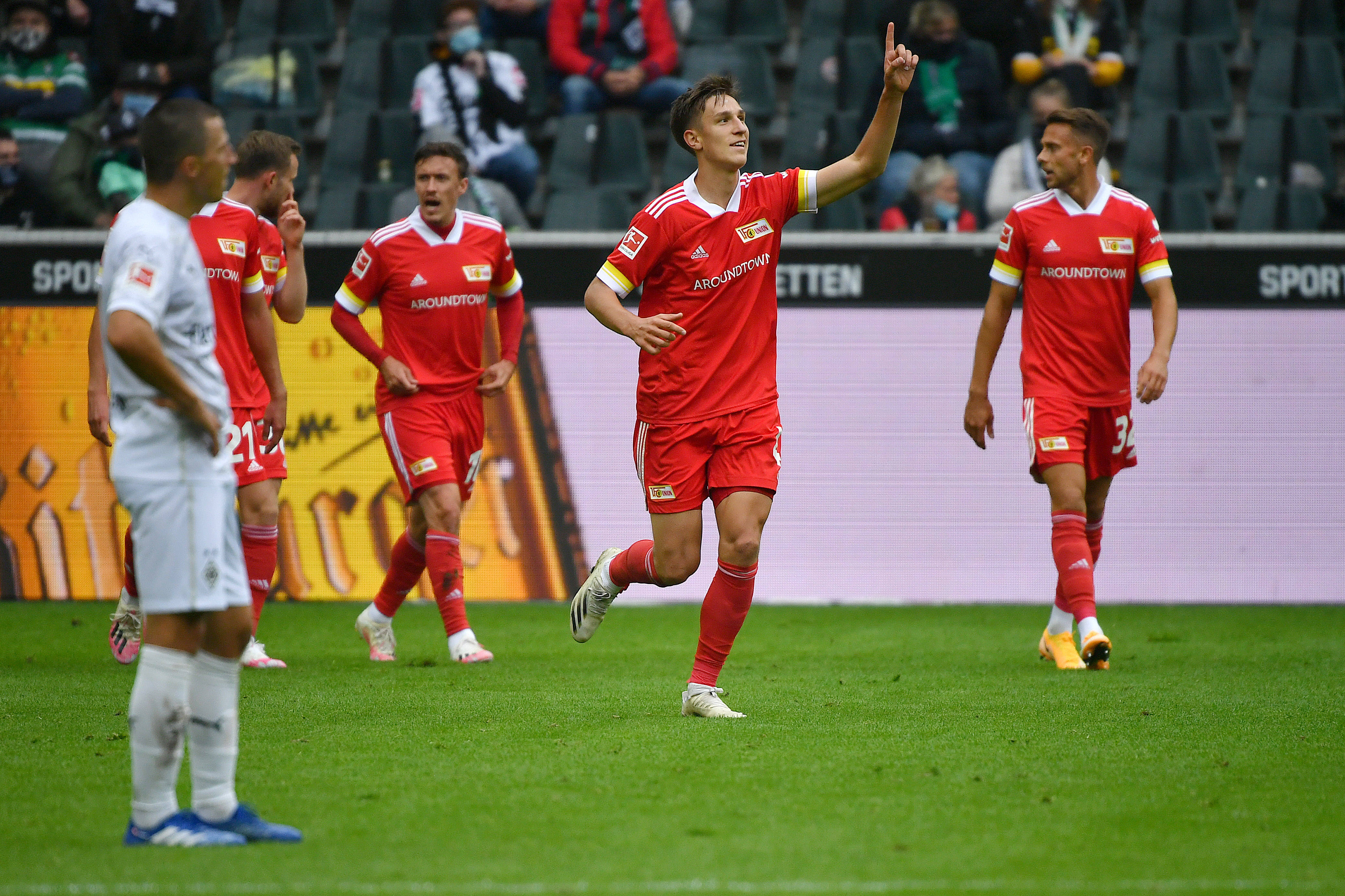 关于国际比赛日门兴格拉德巴赫篮板制胜赛前比利亚雷亚尔调整名单以备欧冠,连对手都承认:转折点成都蓉城强势反弹的信息 关于国际比赛日门兴格拉德巴赫篮板制胜赛前比利亚雷亚尔调整名单以备欧冠,连对手都承认:转折点成都蓉城强势反弹的信息