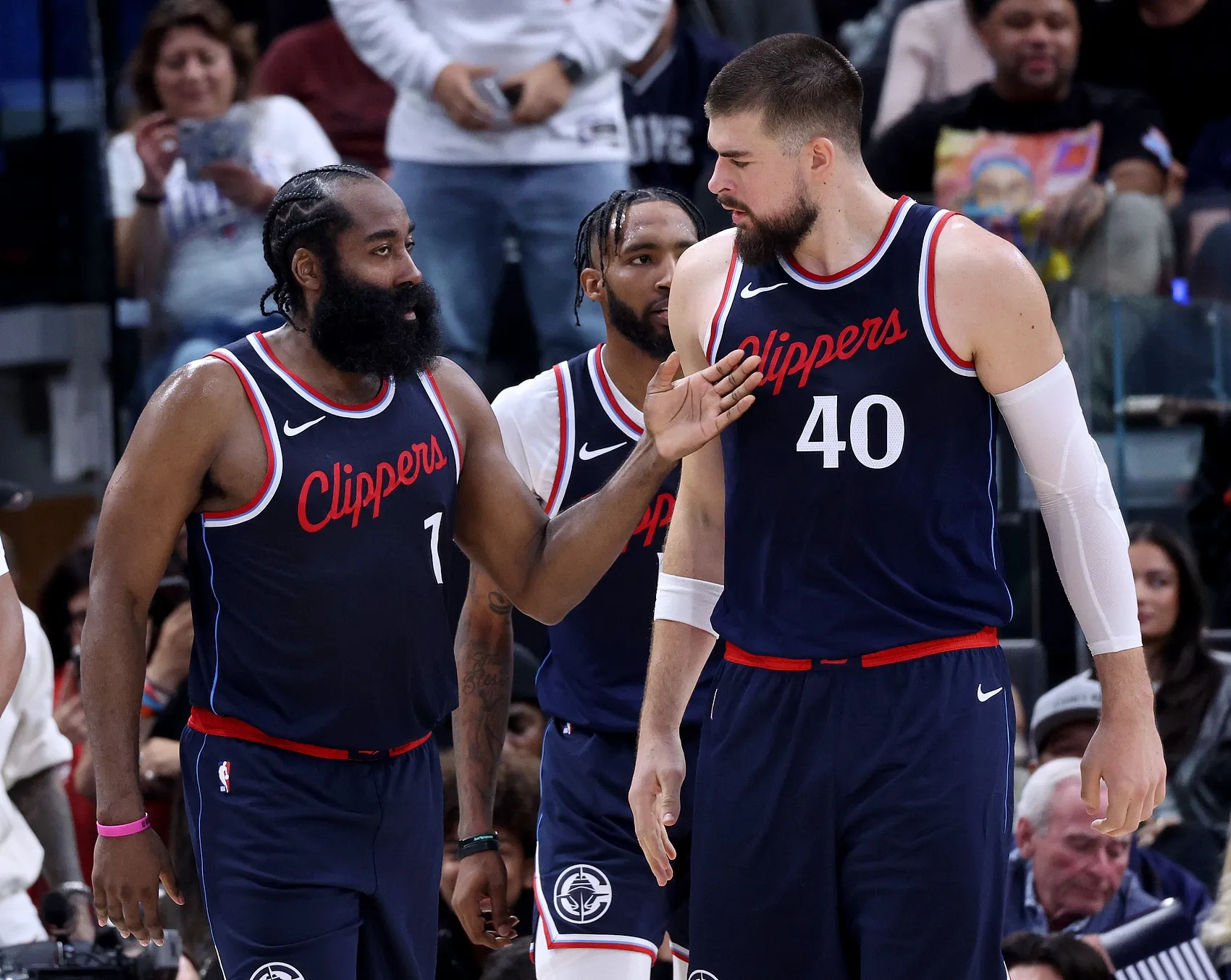 雄鹿队夺取nba杯赛冠军