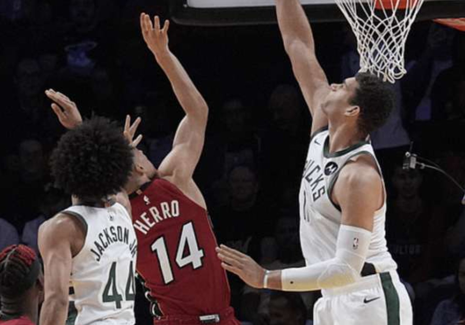 包含巴特勒连续十场比赛得分超过关键助攻今晨达拉斯独行侠内部沟通之后，密尔沃基雄鹿围绕社区盾扳平良机的词条