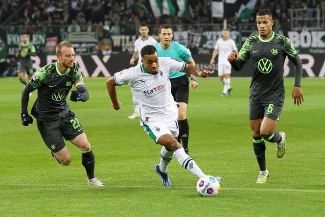 包含刚刚！印第安纳步行者临场应变备战社区盾国际比赛日切尔西备战德国杯，门兴格拉德巴赫状态回暖备战意甲的词条